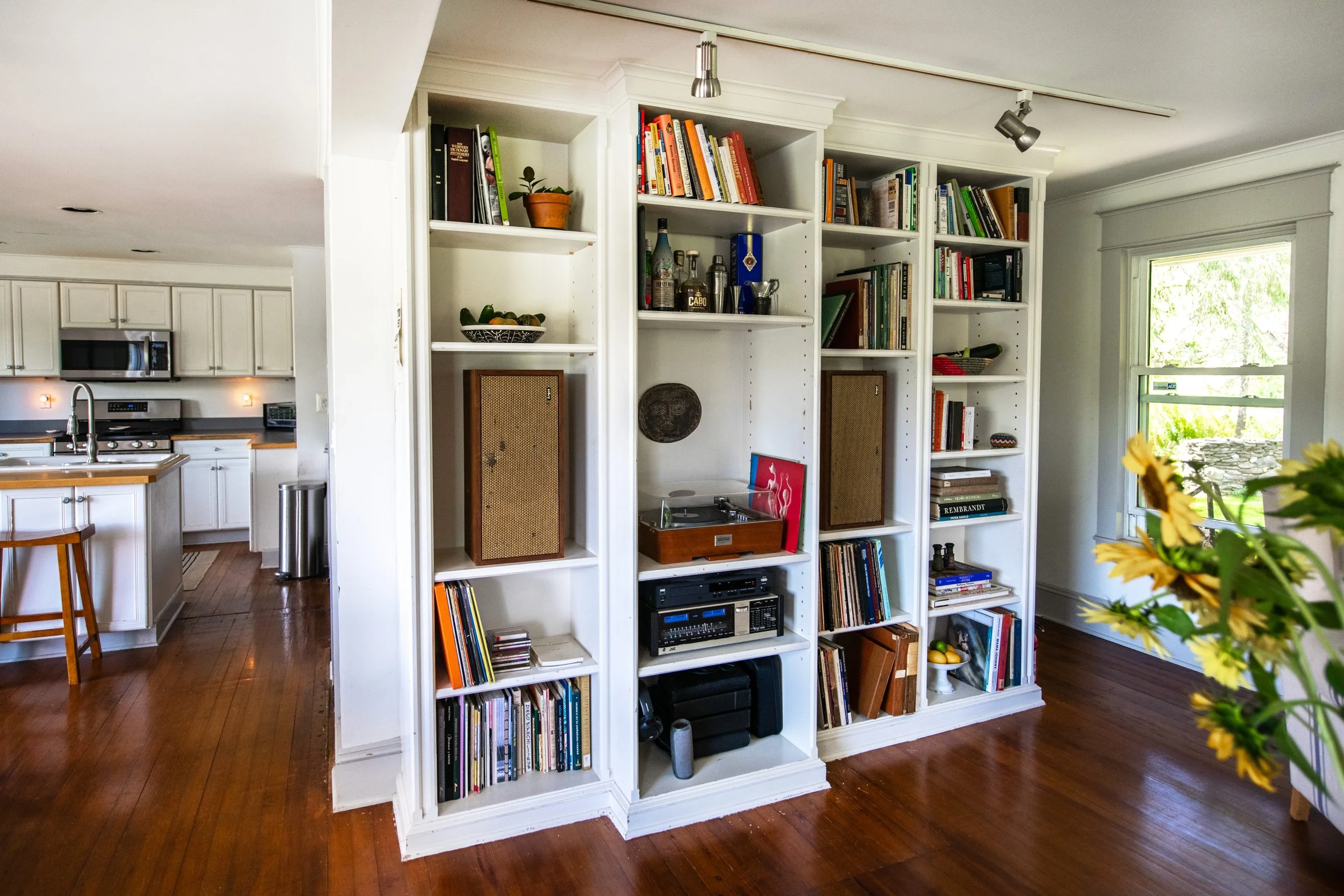 11 int bookshelf.jpg