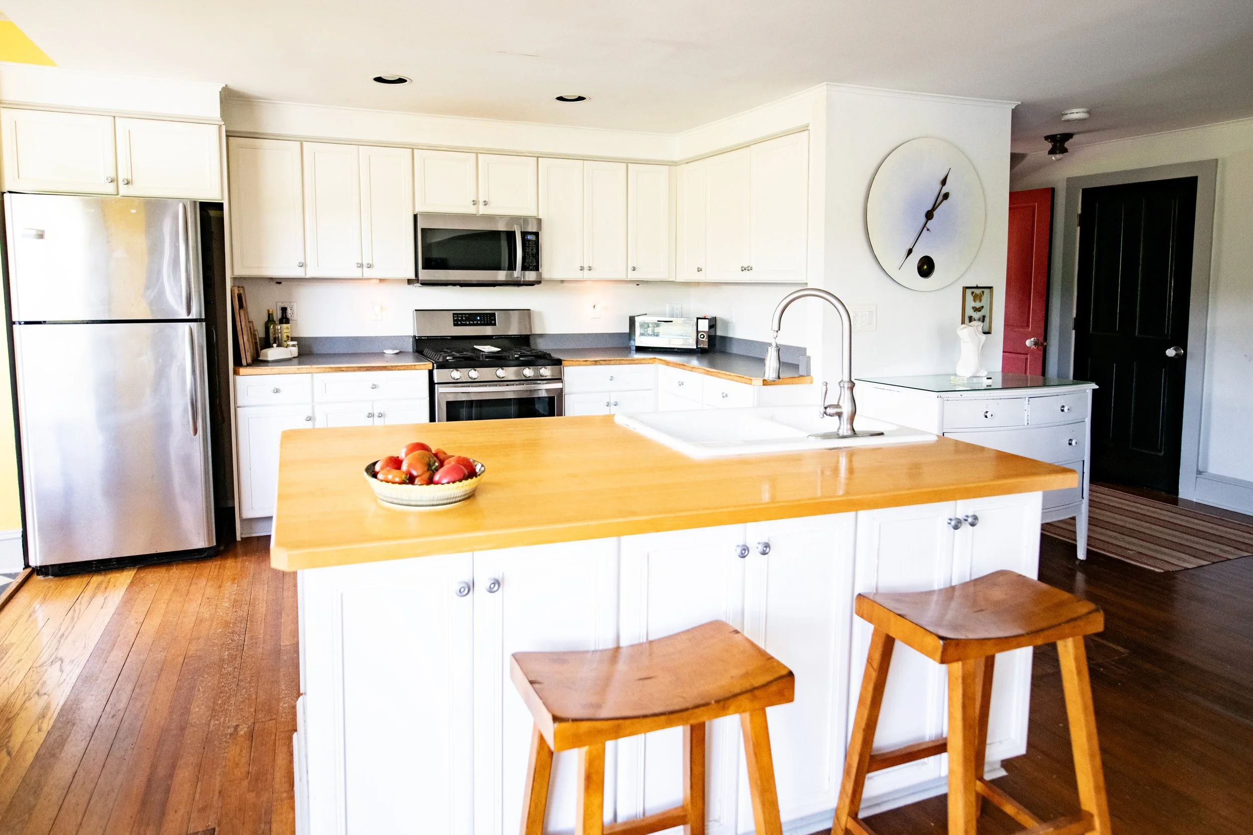 14 int-kitchen-island.jpg