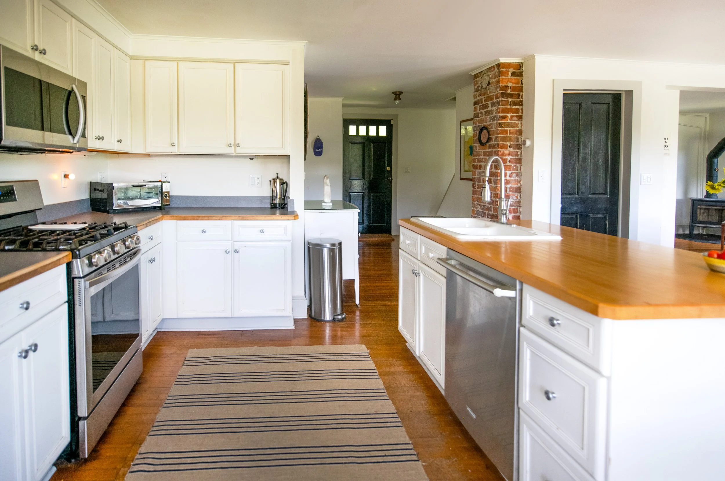 15 int kitchen sideways.jpg