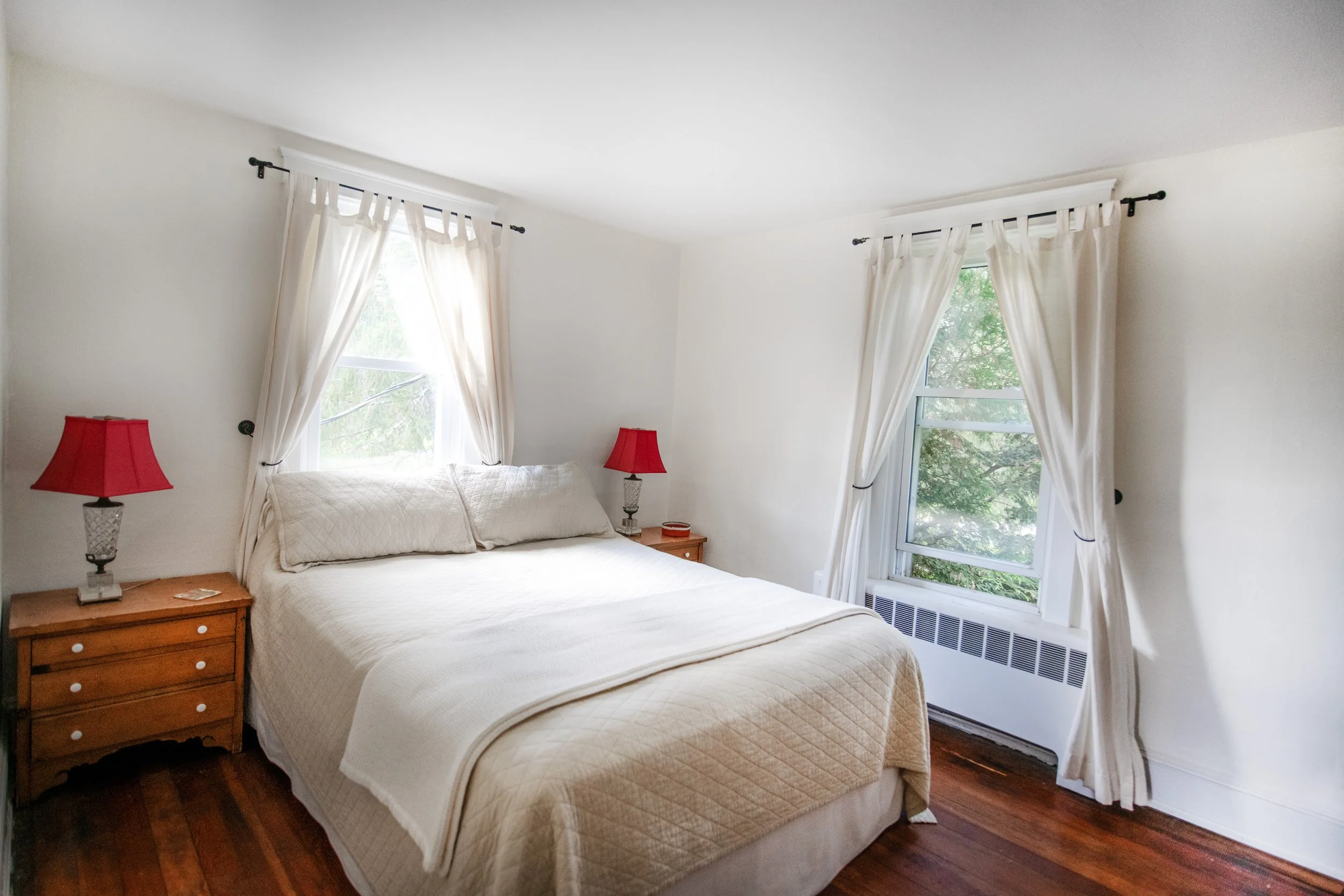 25 int bedroom.jpg