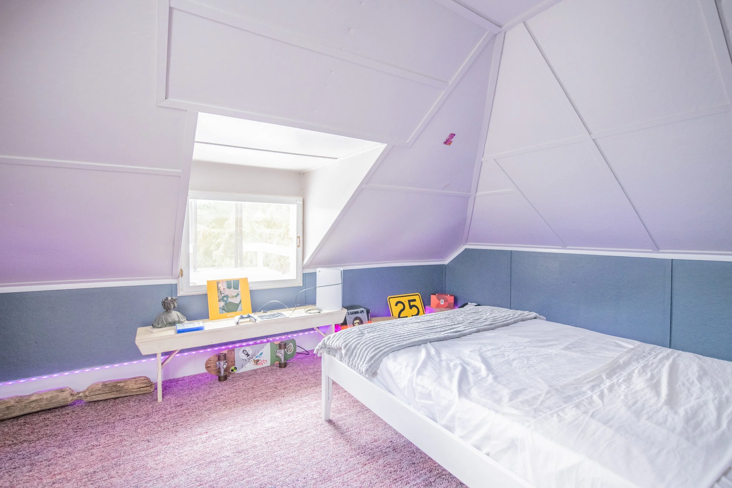 28 int-purple-room.jpg
