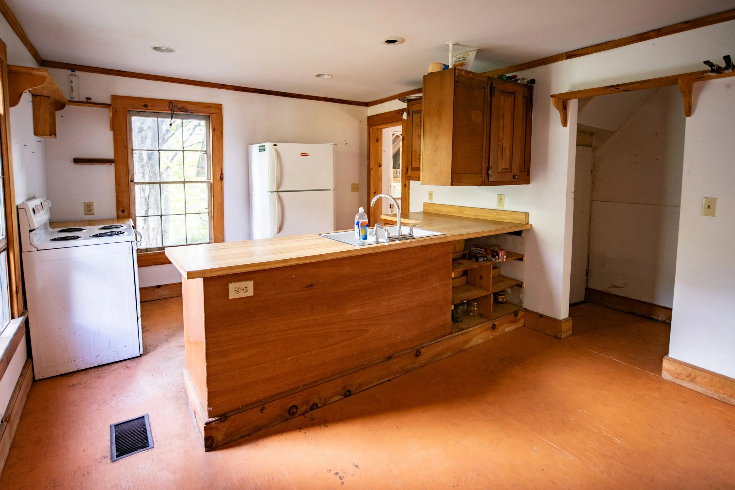 08 kitchen.jpg