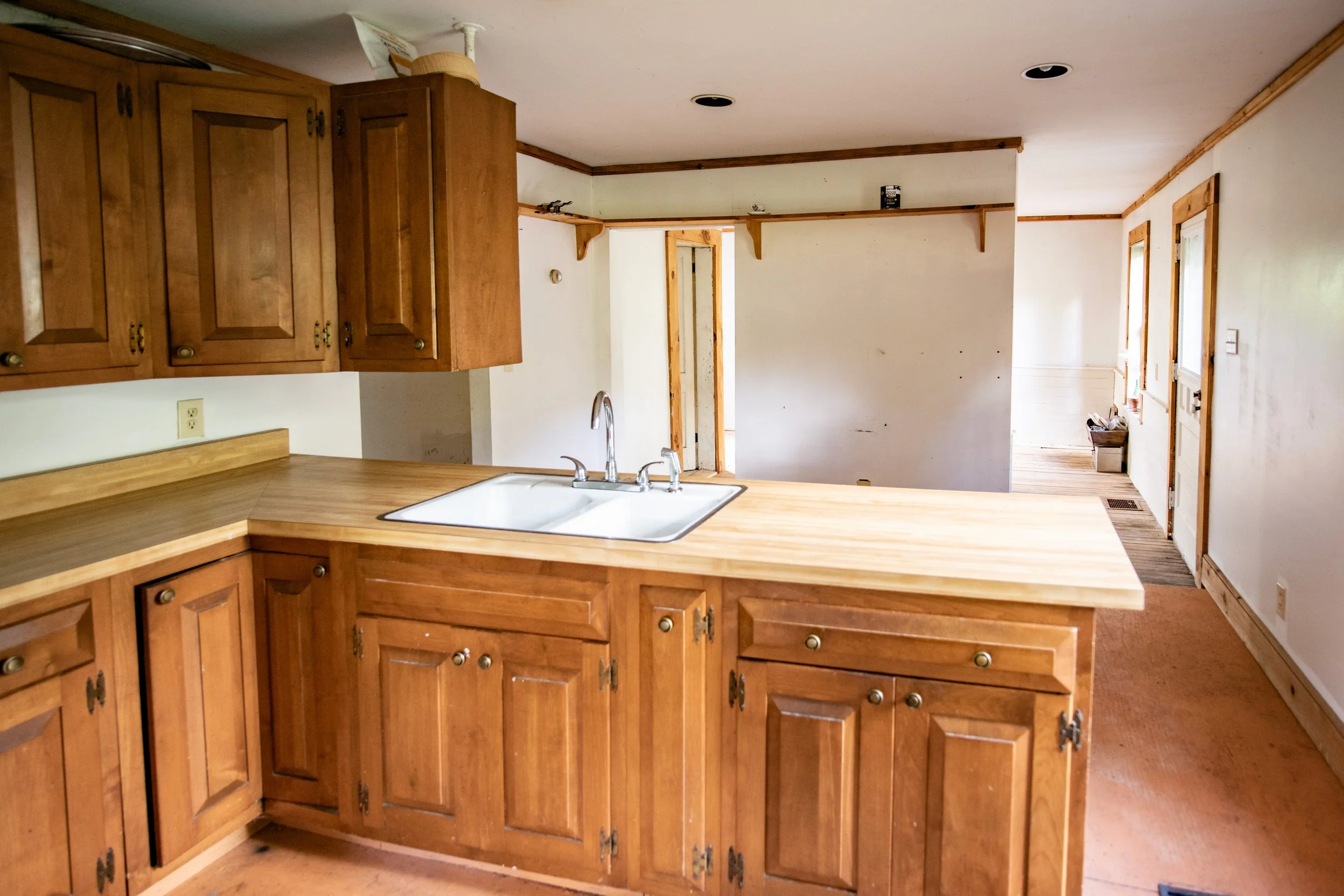 09 kitchen2.jpg