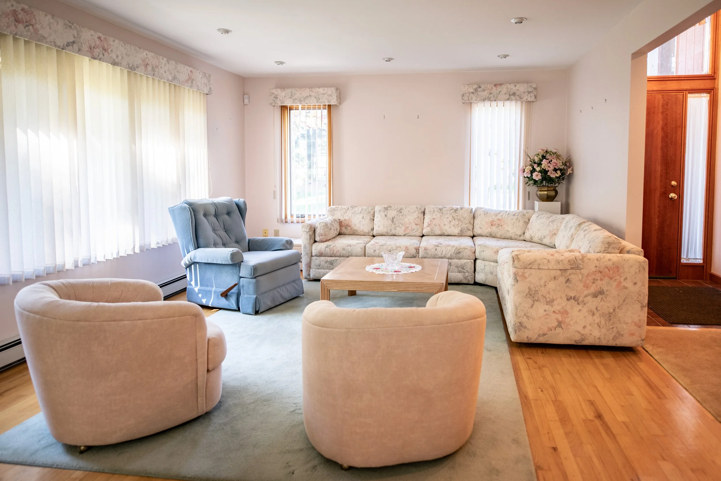 06-living-room.jpg