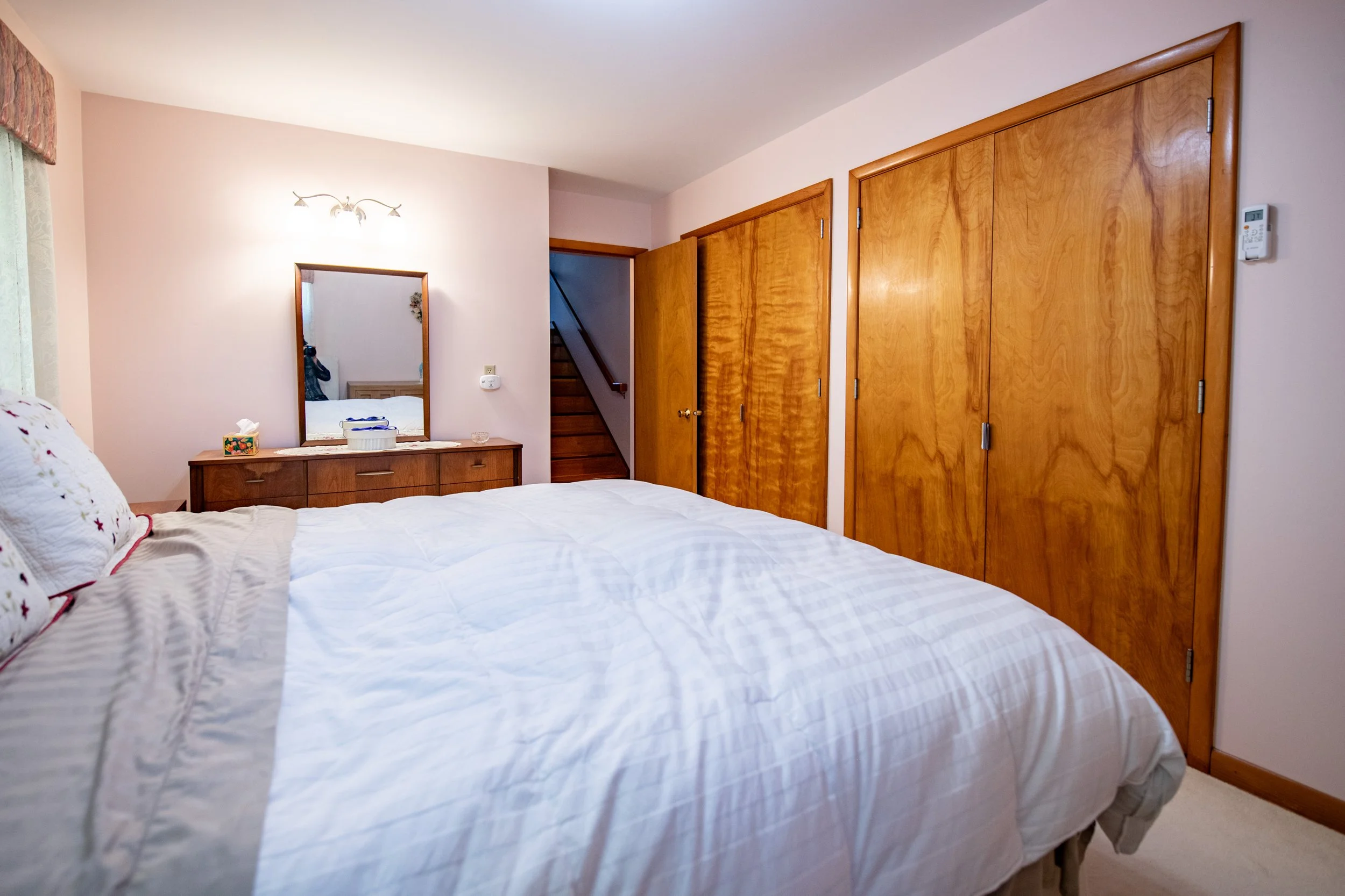16-bedroom2-closets.jpg