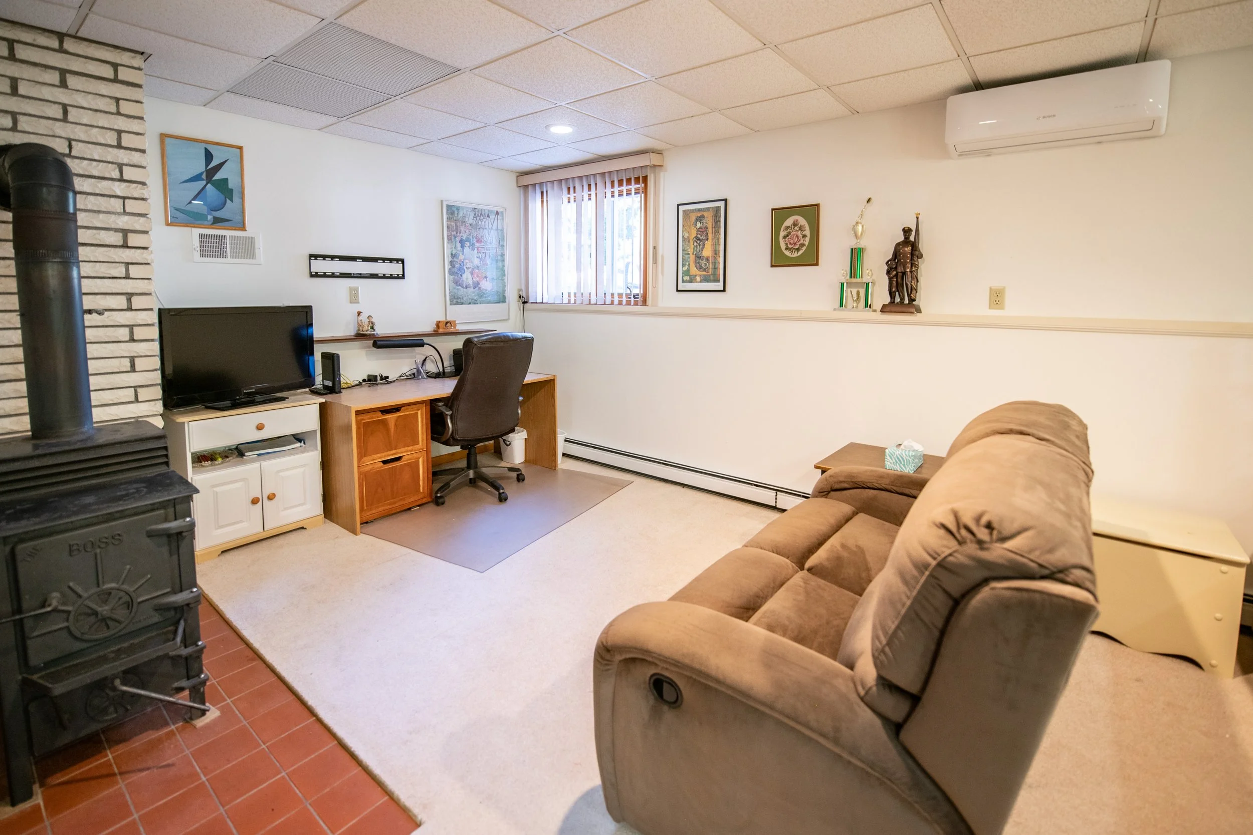 18-downstairs-room.jpg