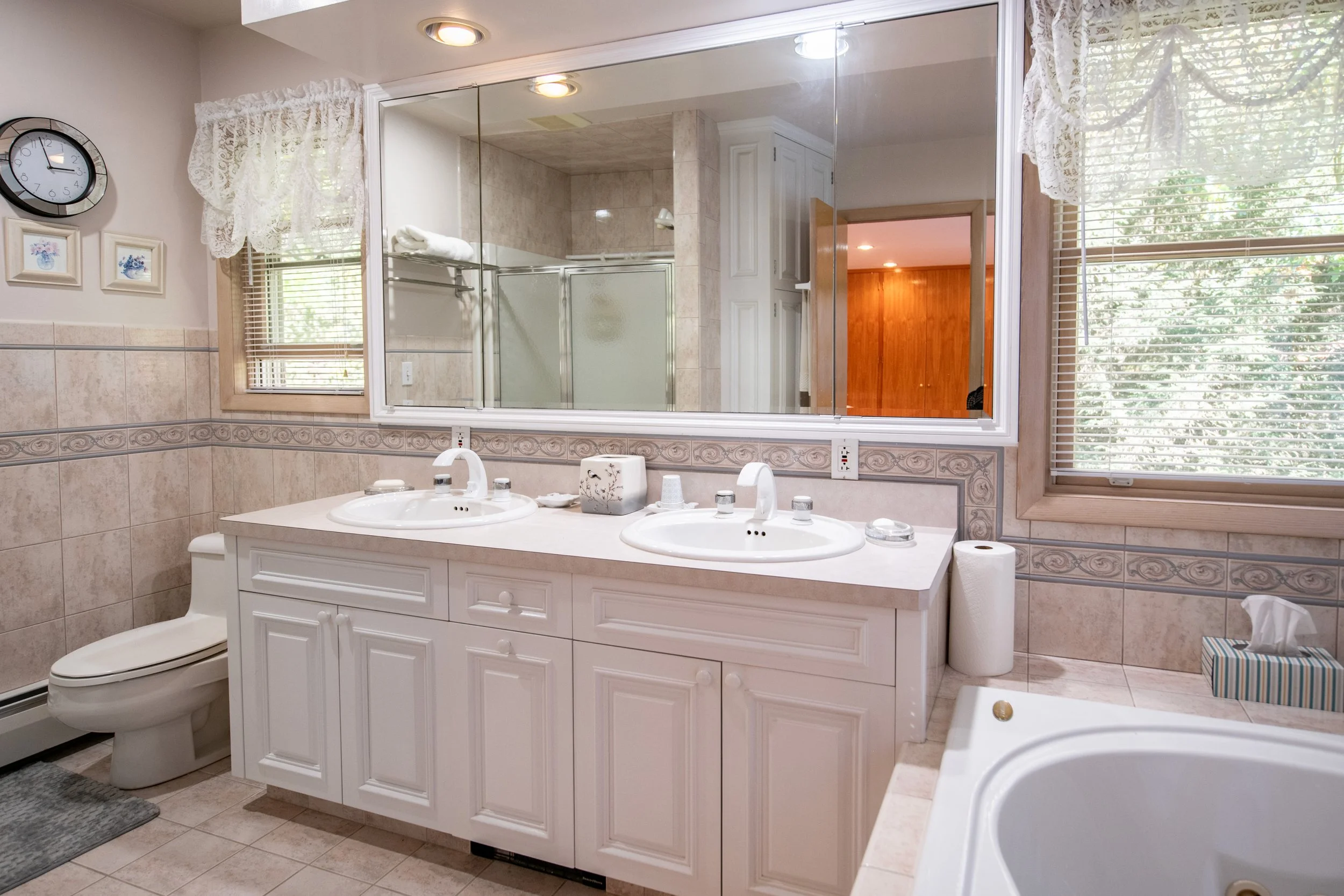 19.3-ensuite1.jpg