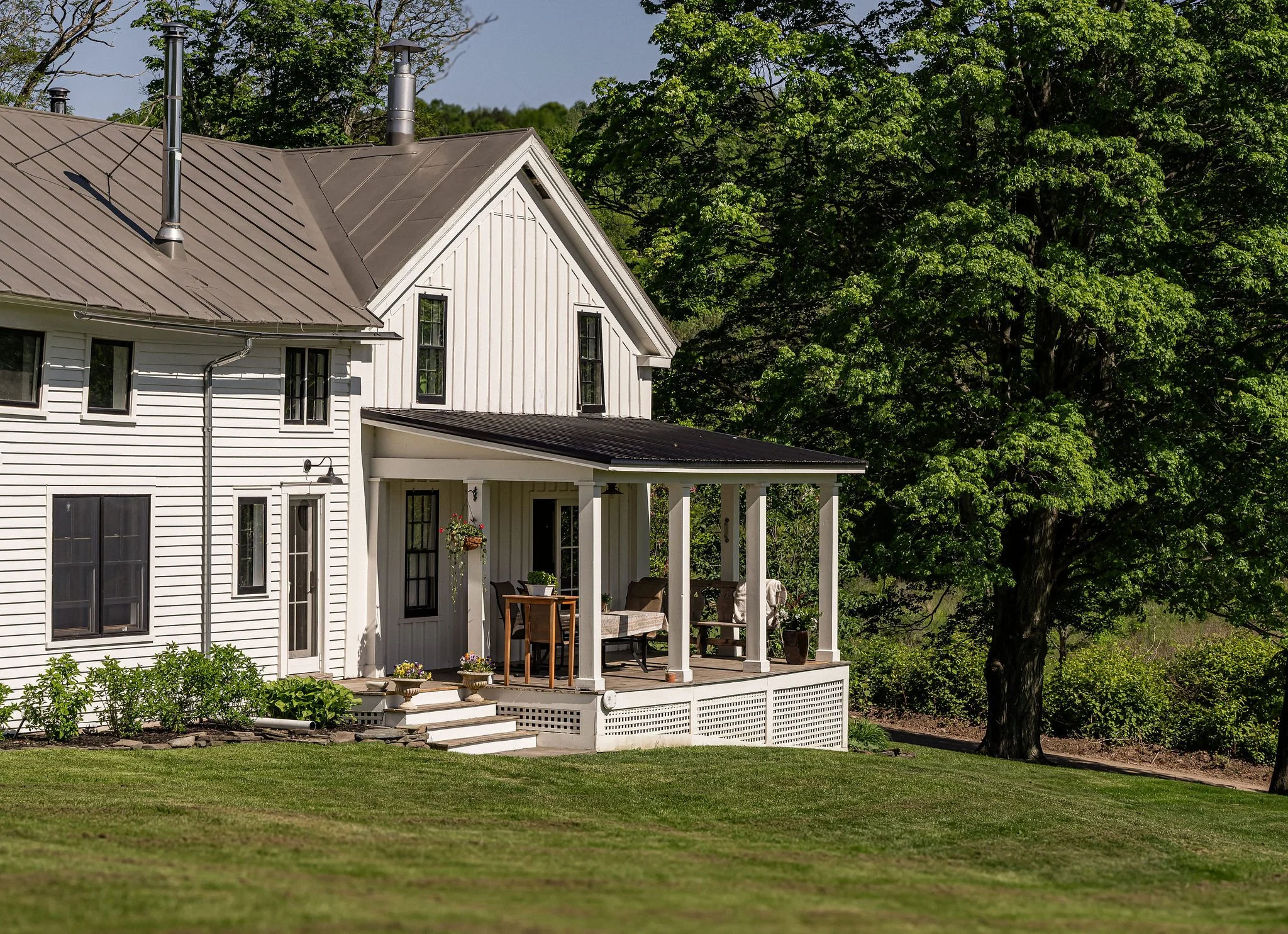 05_side of porch.jpg