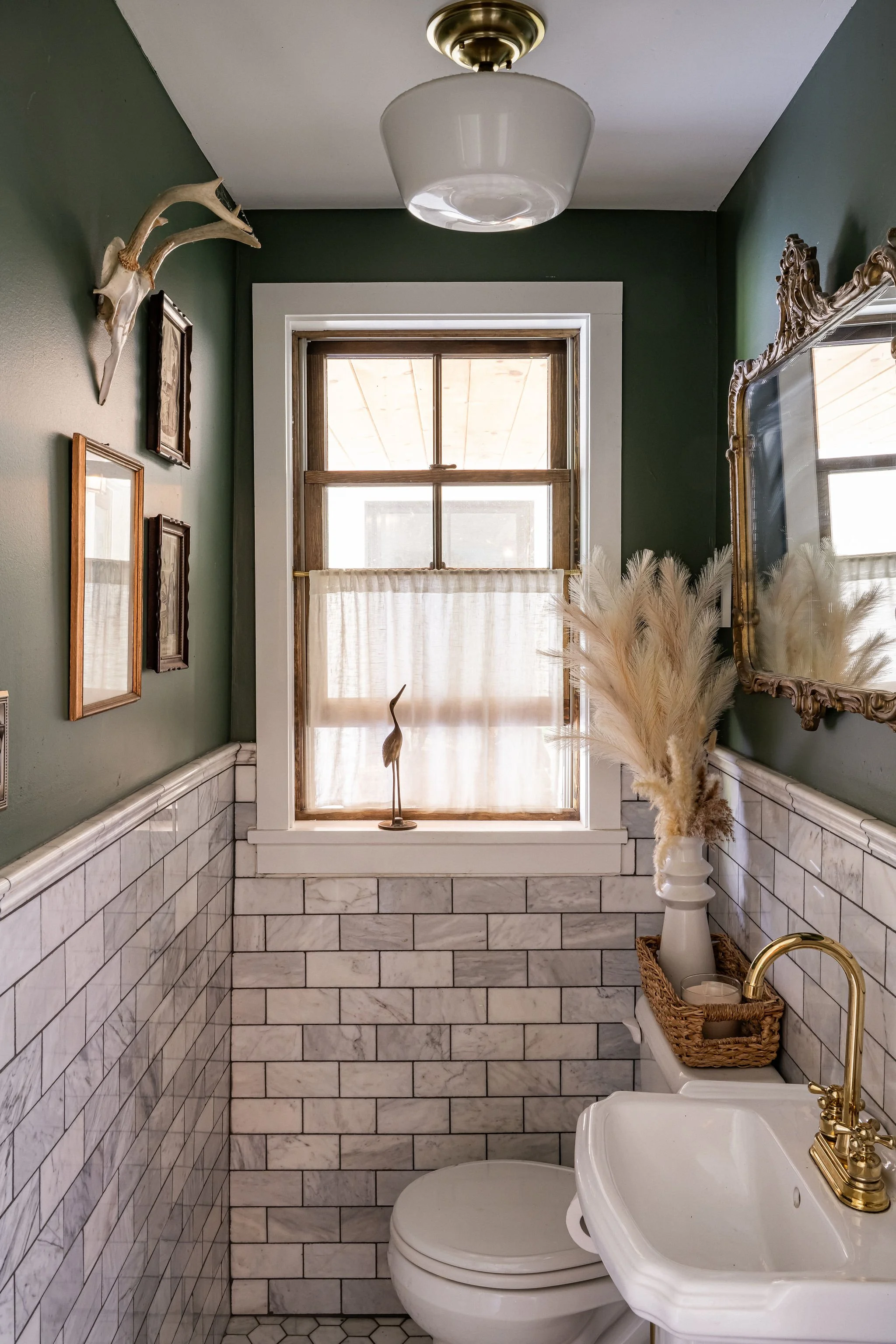 027_halfbath.jpg