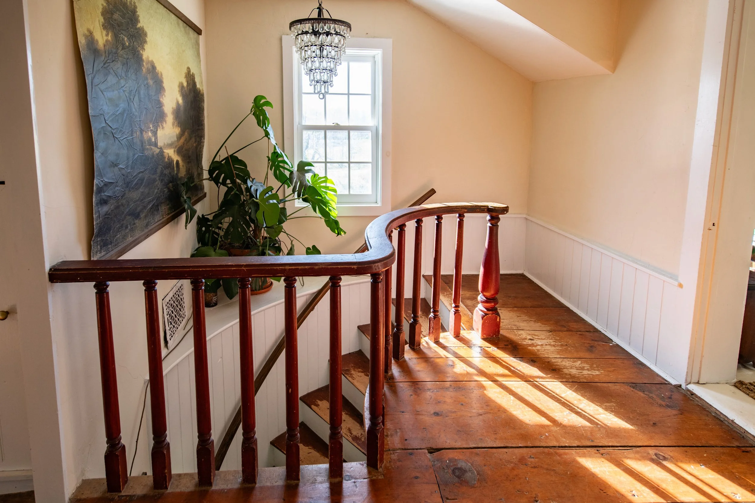 028_top-of-stairs-2.jpg