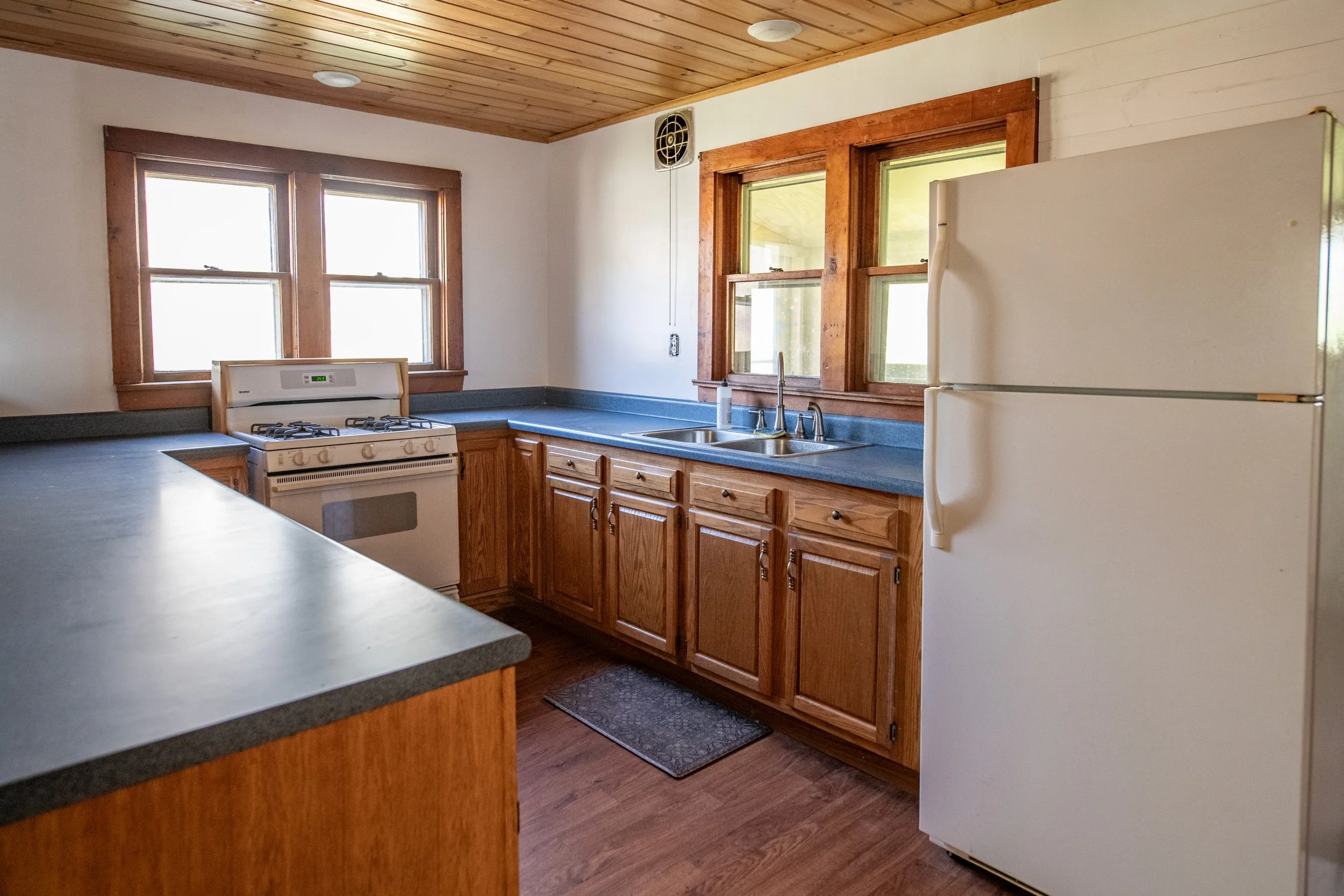 06 kitchen1.jpg