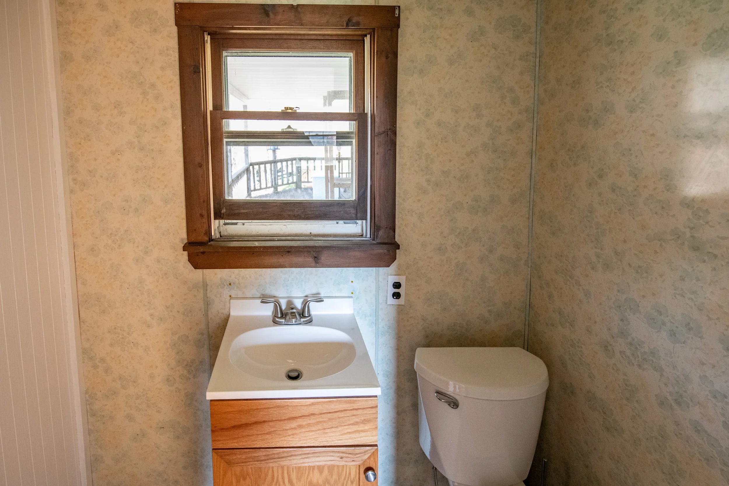 15 half-bath.jpg