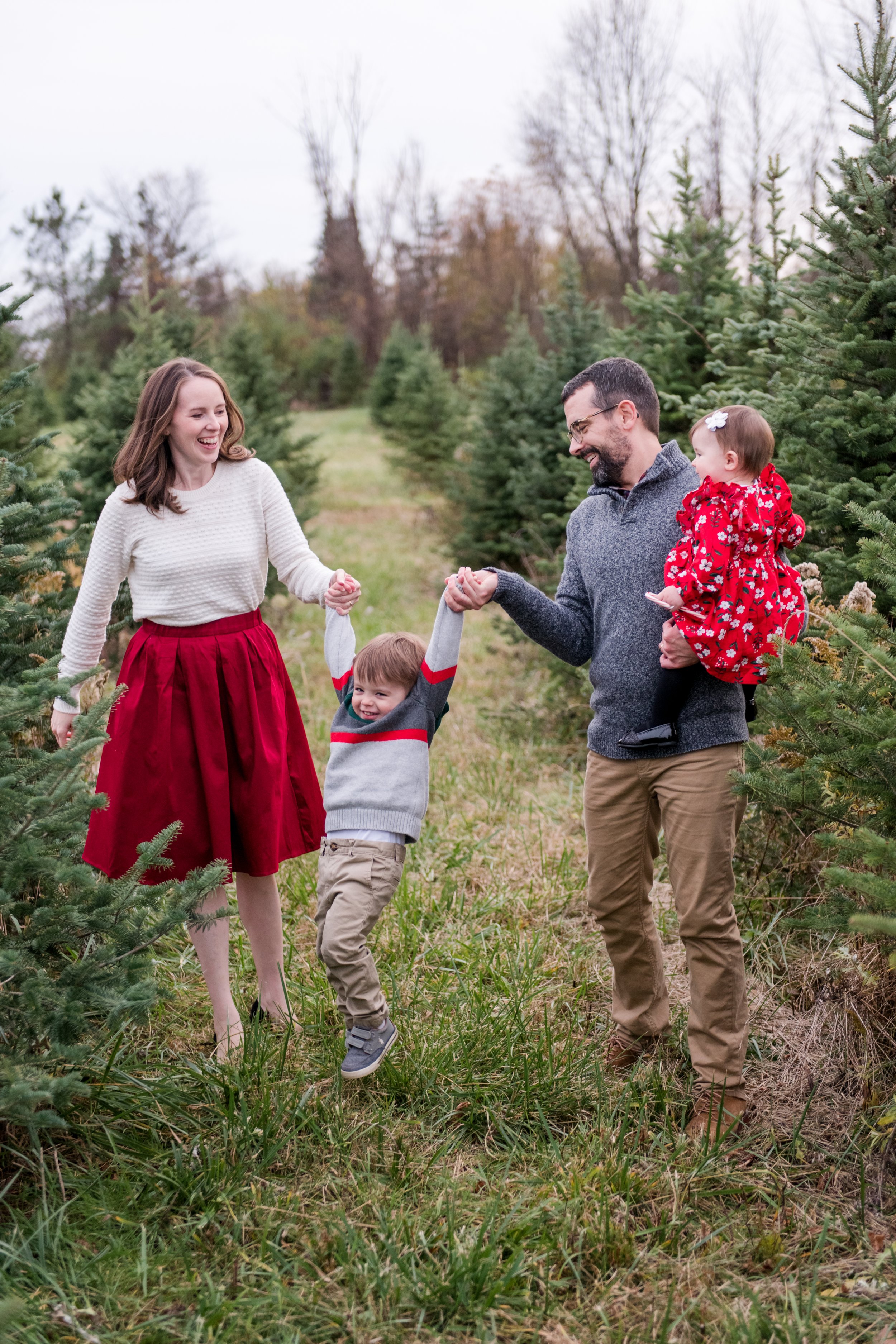 Kleis Family Christmas Tree Farm Photography Columbus Ohio — White