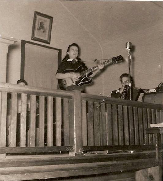 Young Dottie Rambo Singing In Church Early 1950s
