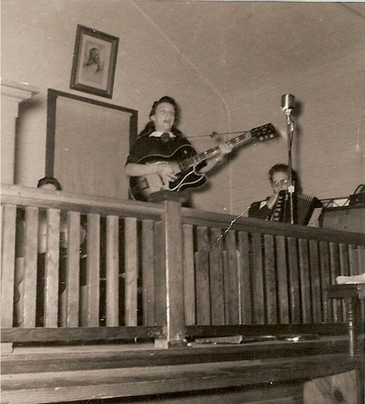  Young Dottie Rambo Singing In Church Early 1950s 