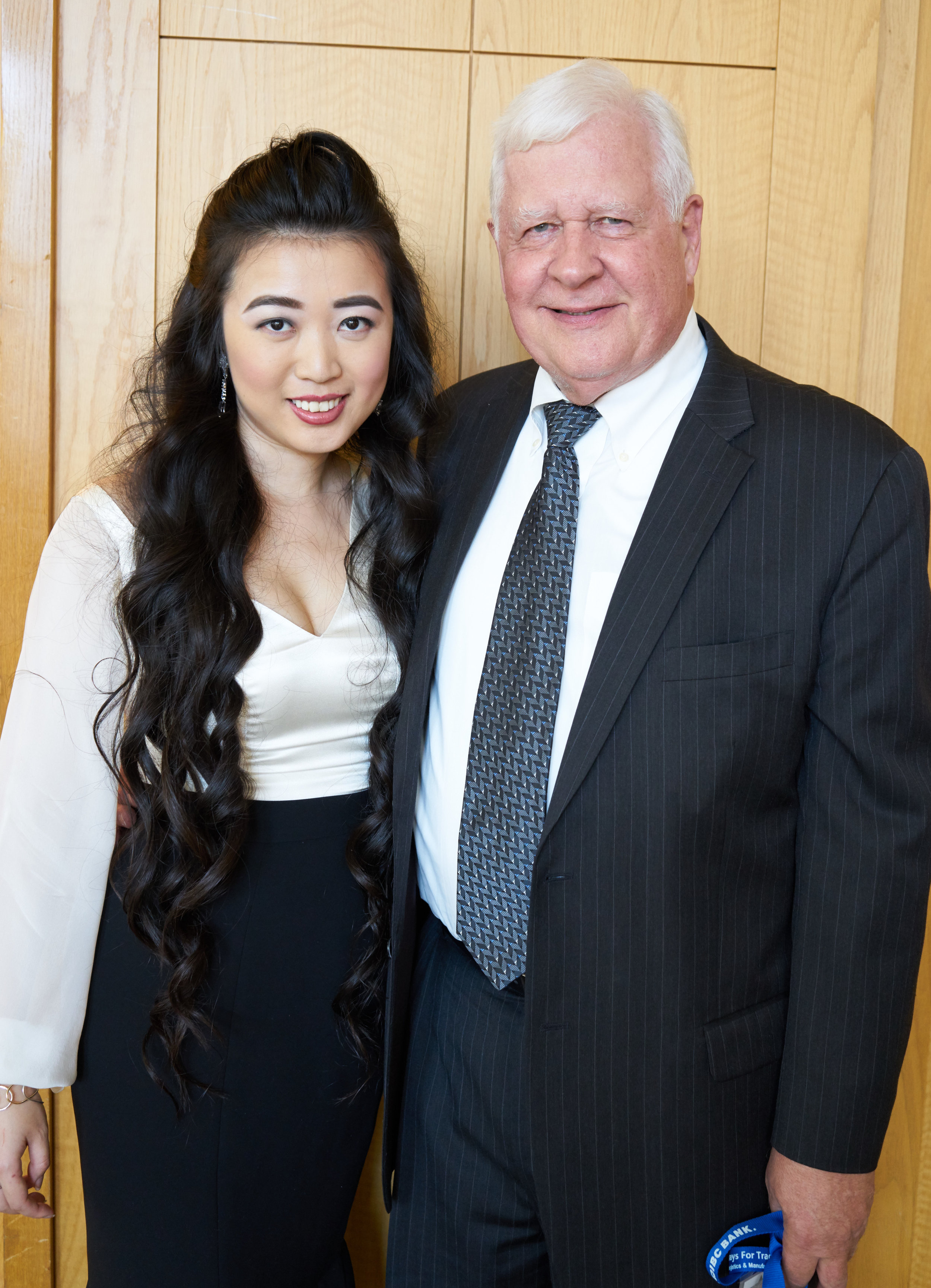  Elizabeth Jia with Ralph Biedermann, USMCOCMA’s Executive Director 