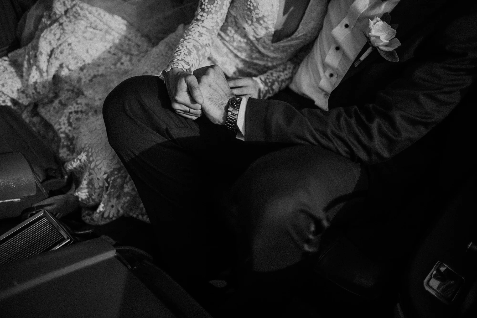 jen and justin holding hands