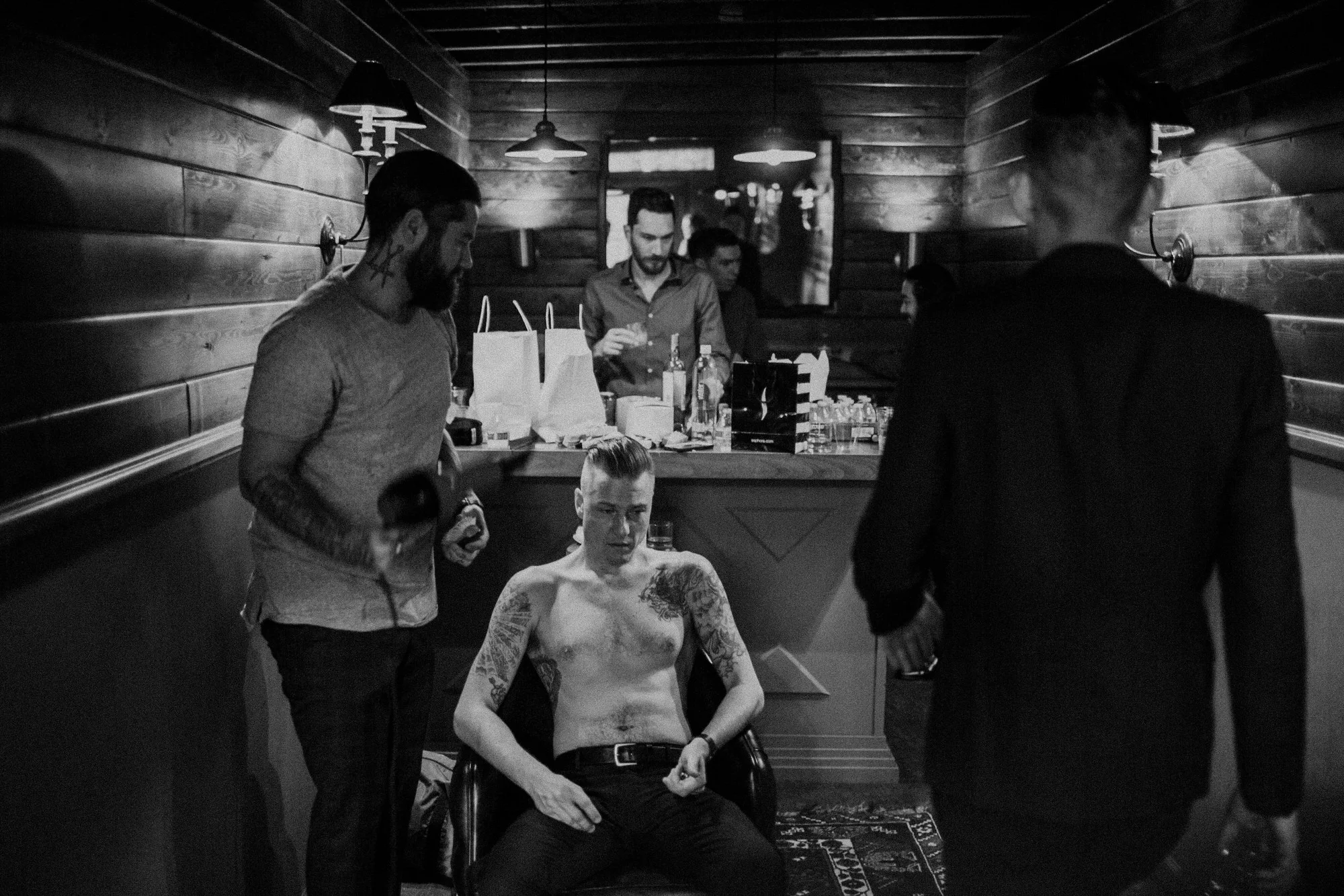 groomsmen room at the fig house