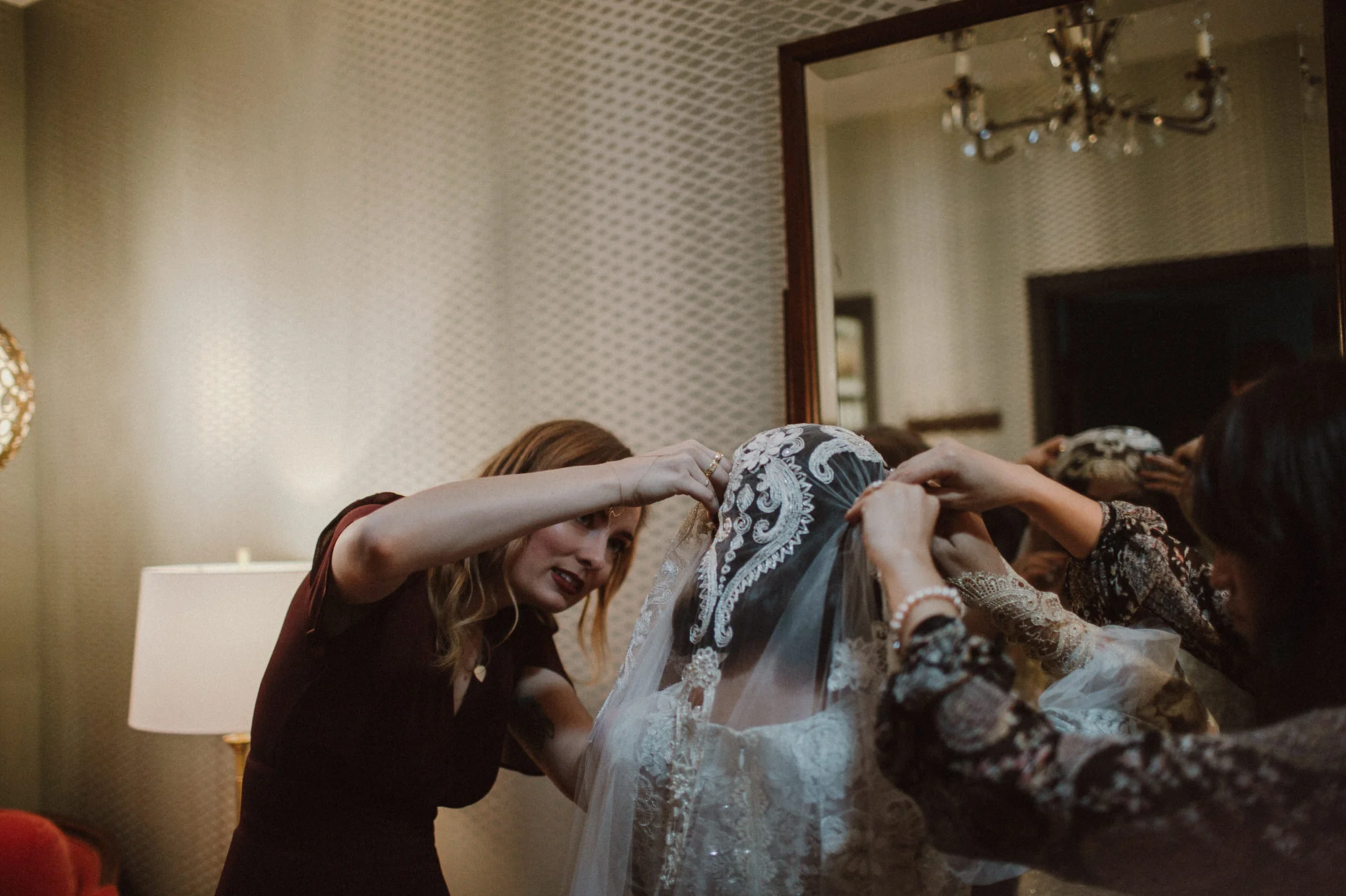putting on the wedding veil