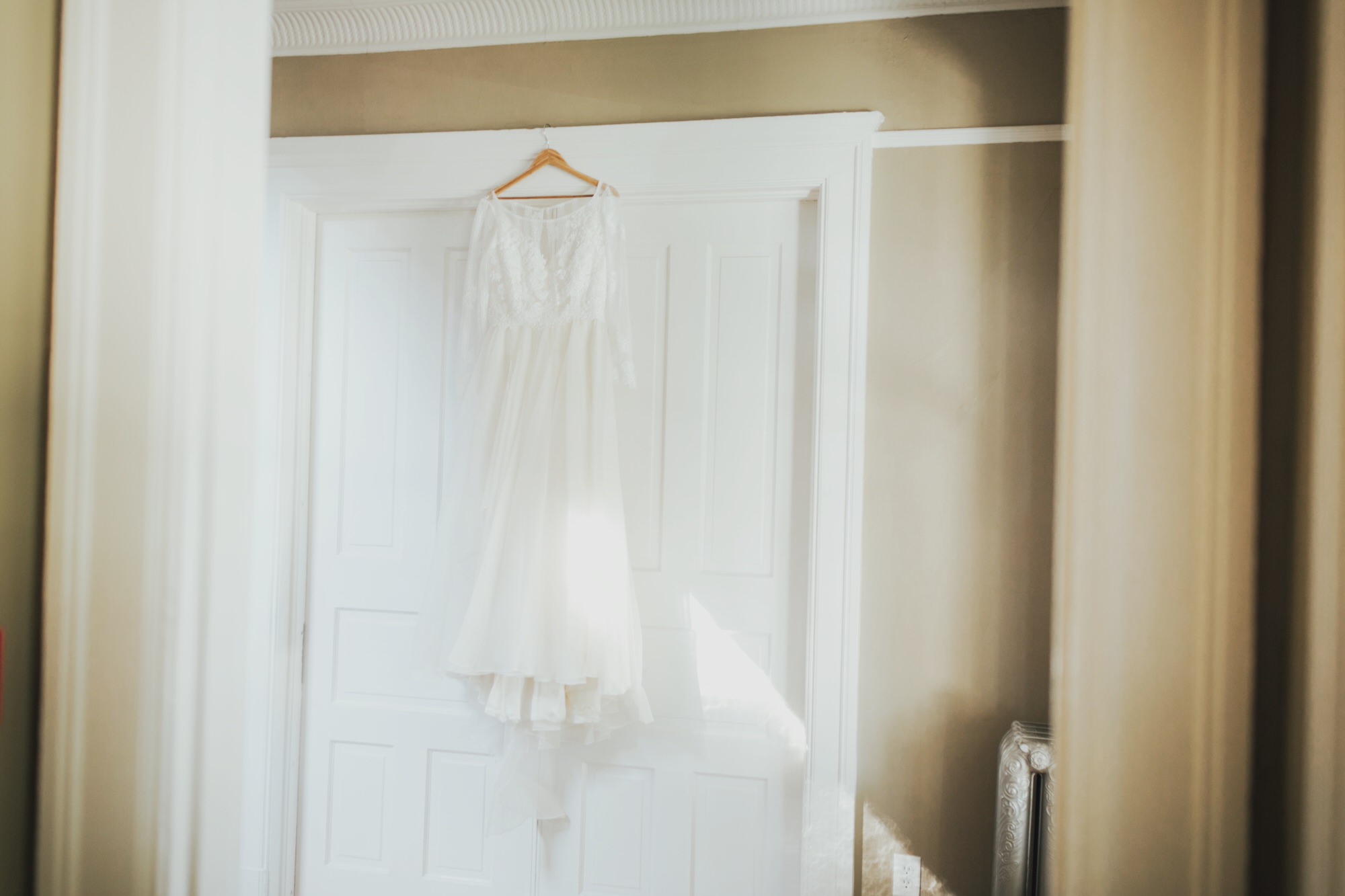 Photo of wedding dress