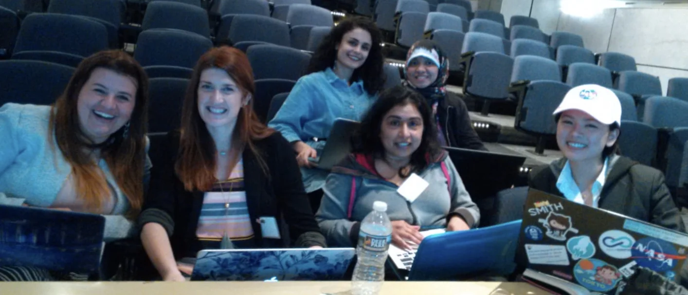 From left to right: Lilian Carvalho , myself ( Laura Ellis ), Elif Yüksel , Reshama Shaikh , Caroline Williams and Louise Lai. Image courtesy of my awesome team mate Caroline Williams