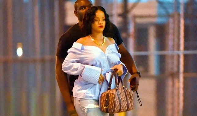 Rihanna's clap back to weight gain!!!!! 