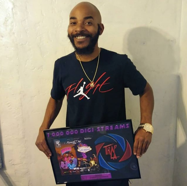 Indy Artist @DoggmanTG Displaying his Participation Plaque from our Memorial Day Weekend Digi-Mix!