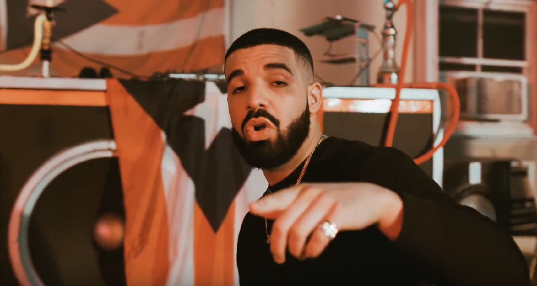 Bad Bunny feat. Drake - Mia