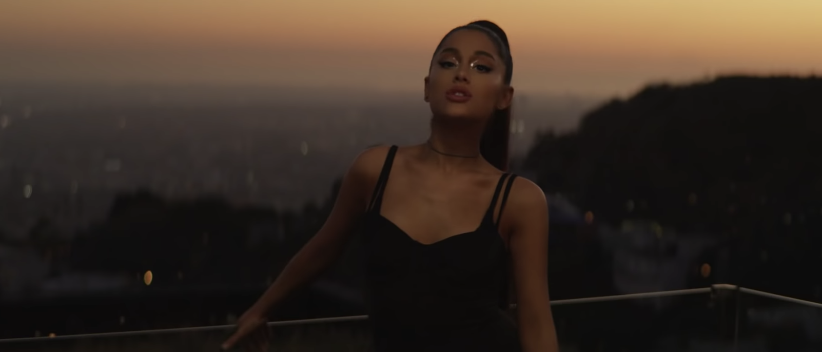 Ariana Grande - break up with your girlfriend, i'm bored