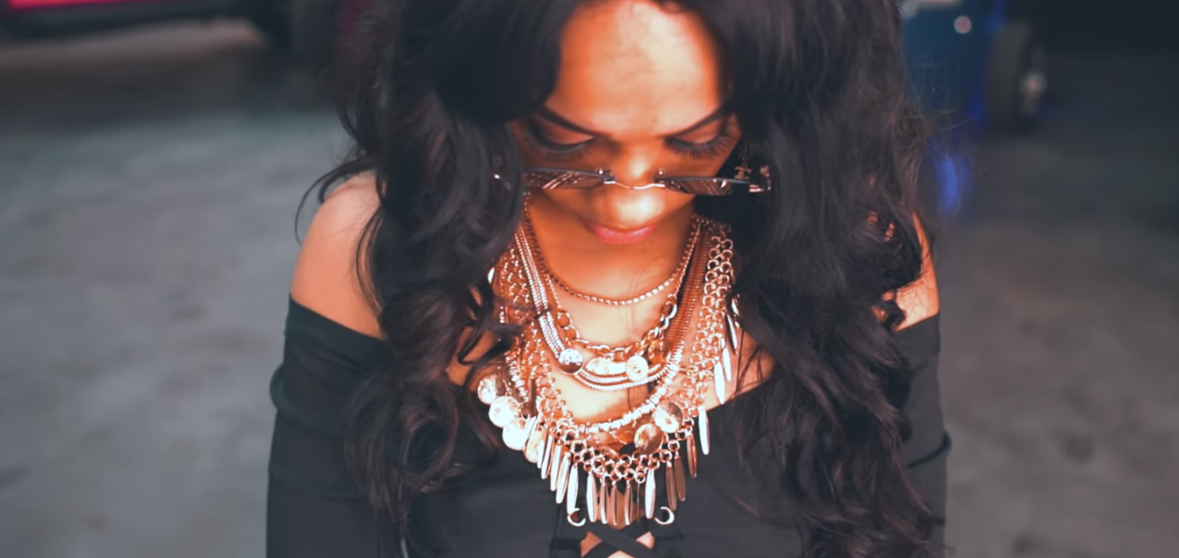 TEANA - PELIGROSA (Video Oficial)