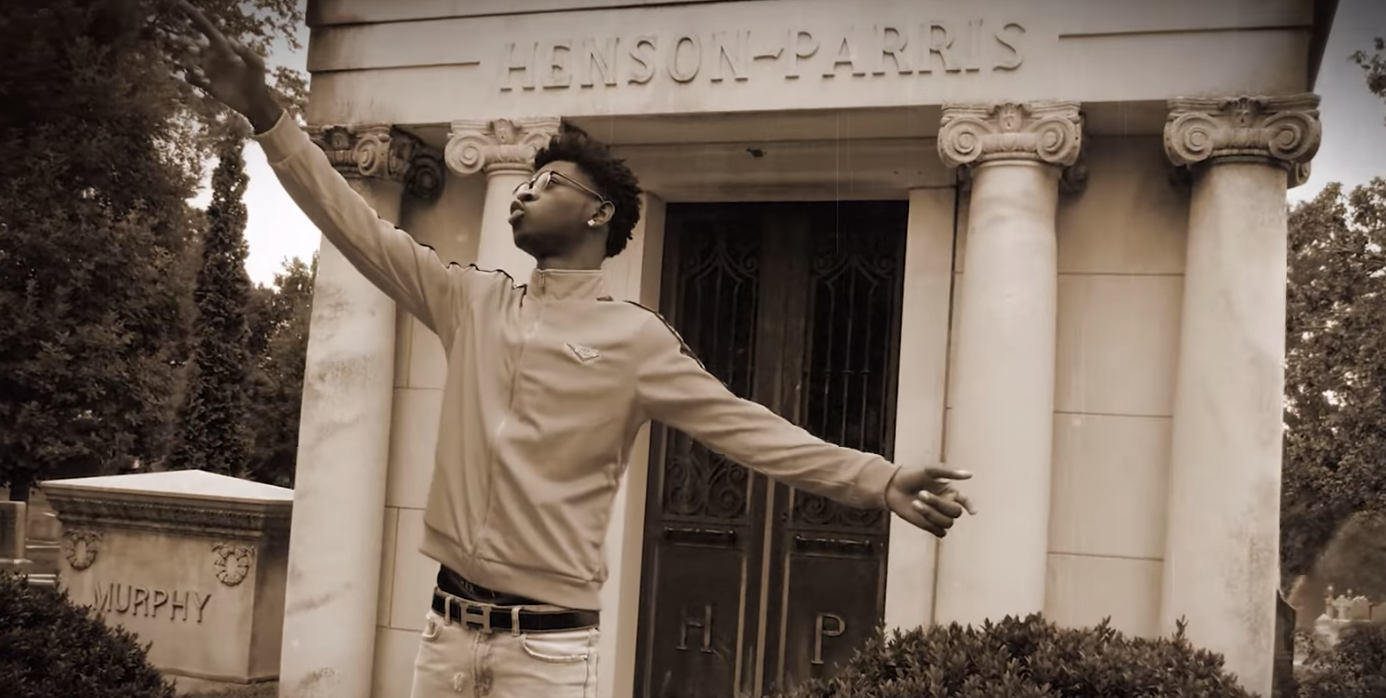 Lil Nas X - Old Town Road (feat. Billy Ray Cyrus) [Music Video]