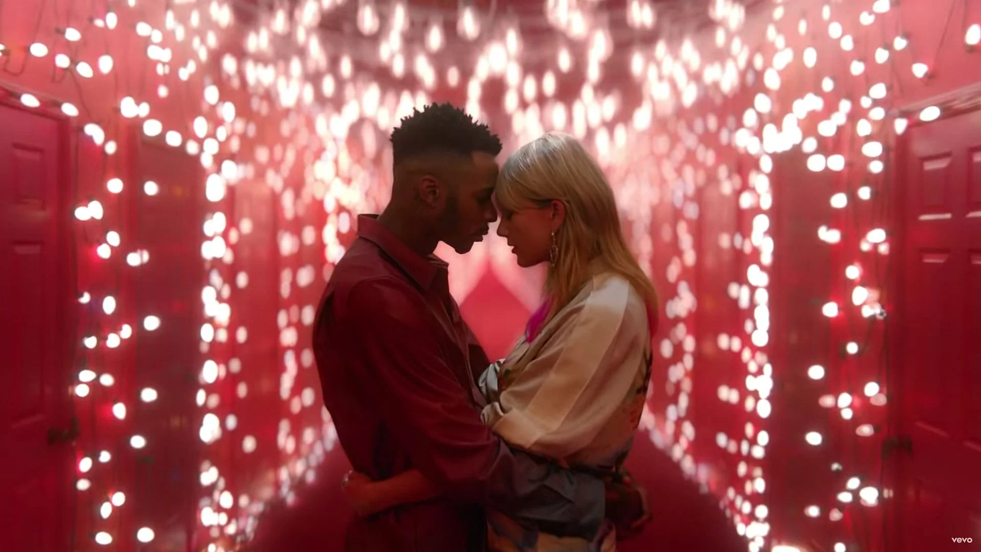Taylor Swift - Lover (Music Video)