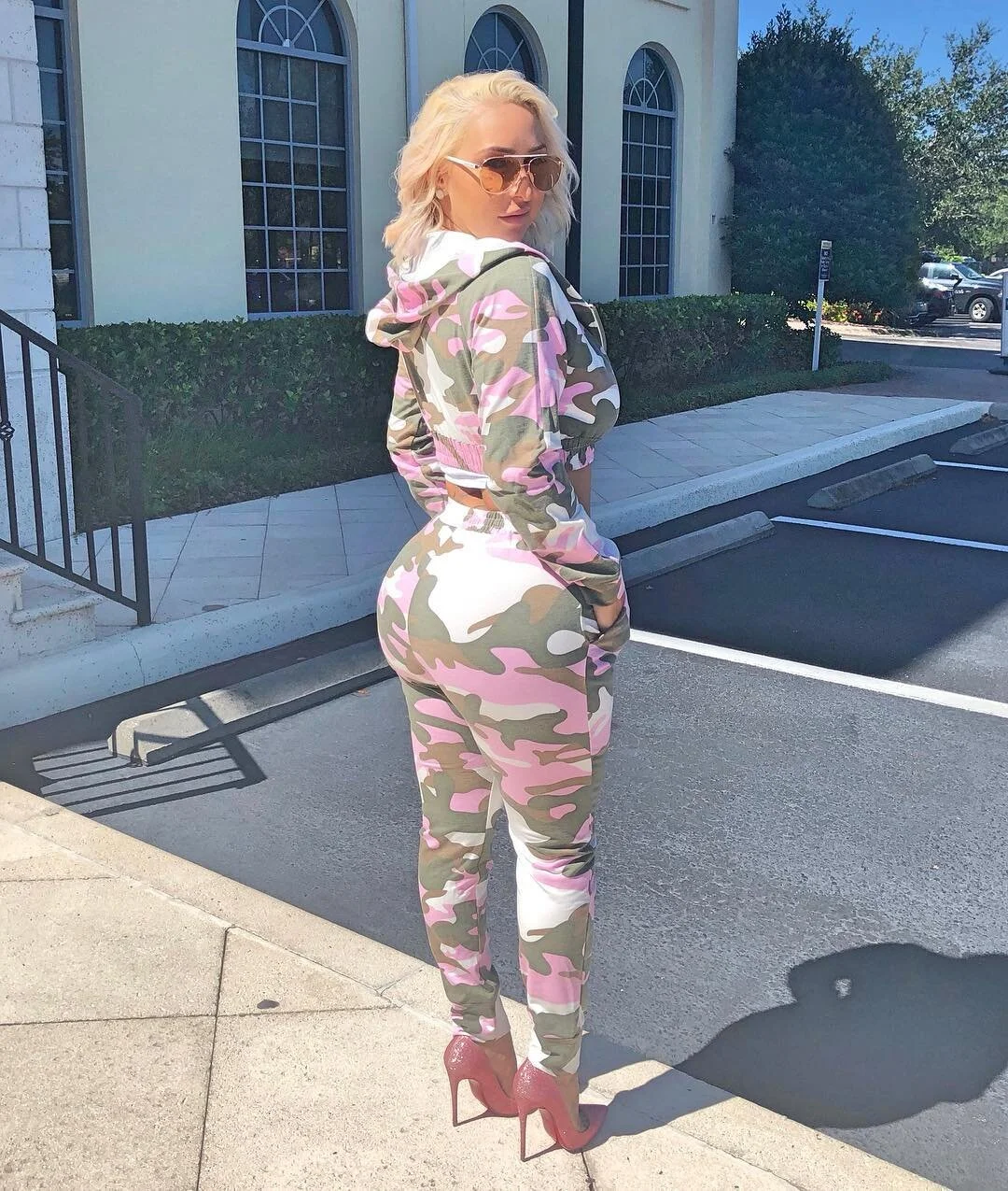2018-09-02_BnPQazeAHC_.jpg