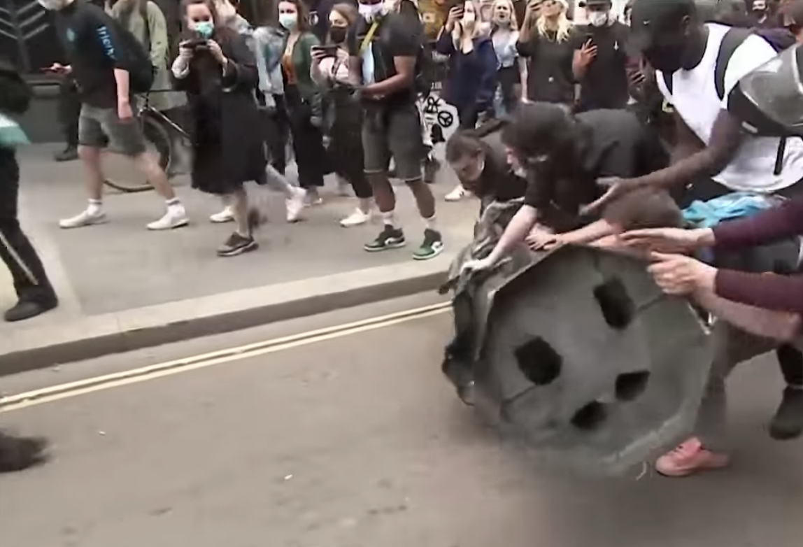 Protesters in UK tear down 17th century slave trader's statue