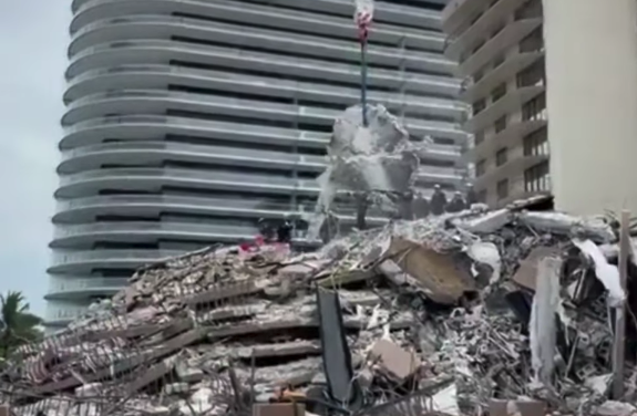 Massive search and rescue operation in Miami building collapse | ABC News