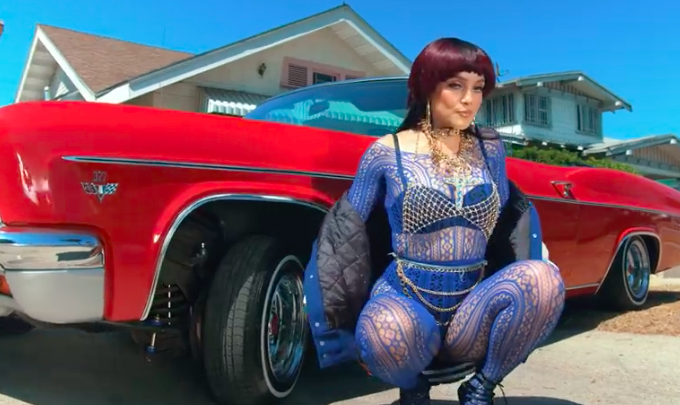Esteisy - Freak (Official Music Video])