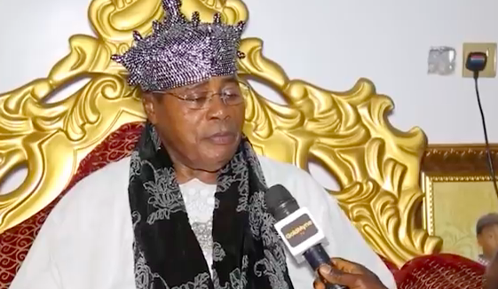 Inside The Lives Of The 5 Richest Kings In Africa (Video)