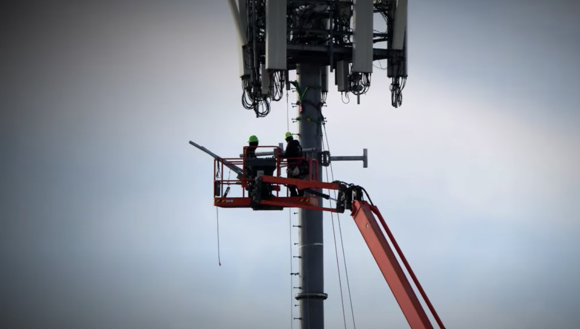 Verizon, AT&amp;T delay 5G rollout near some airports