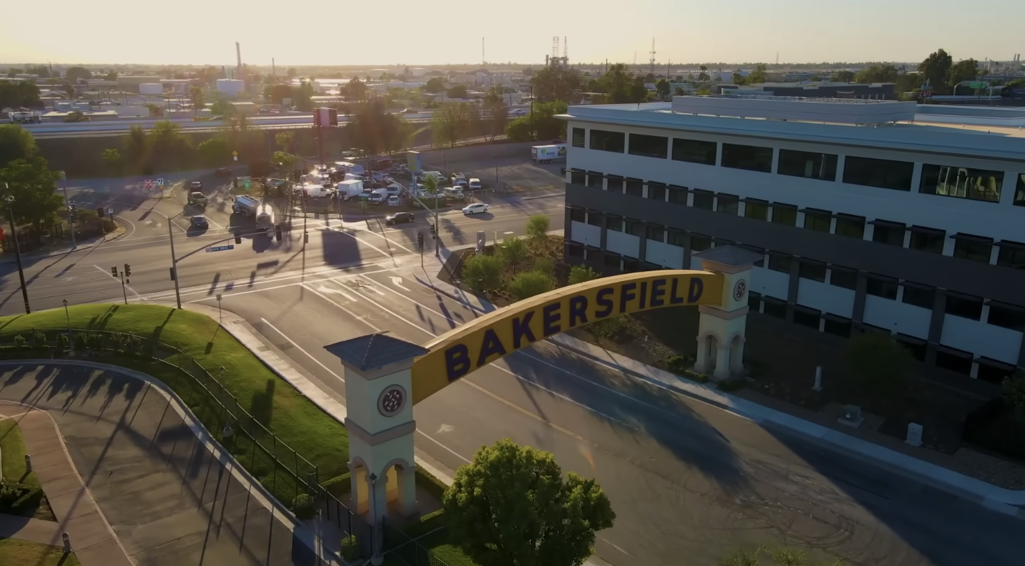 BAKERSFIELD BEEF, Country Boyz vs East Side