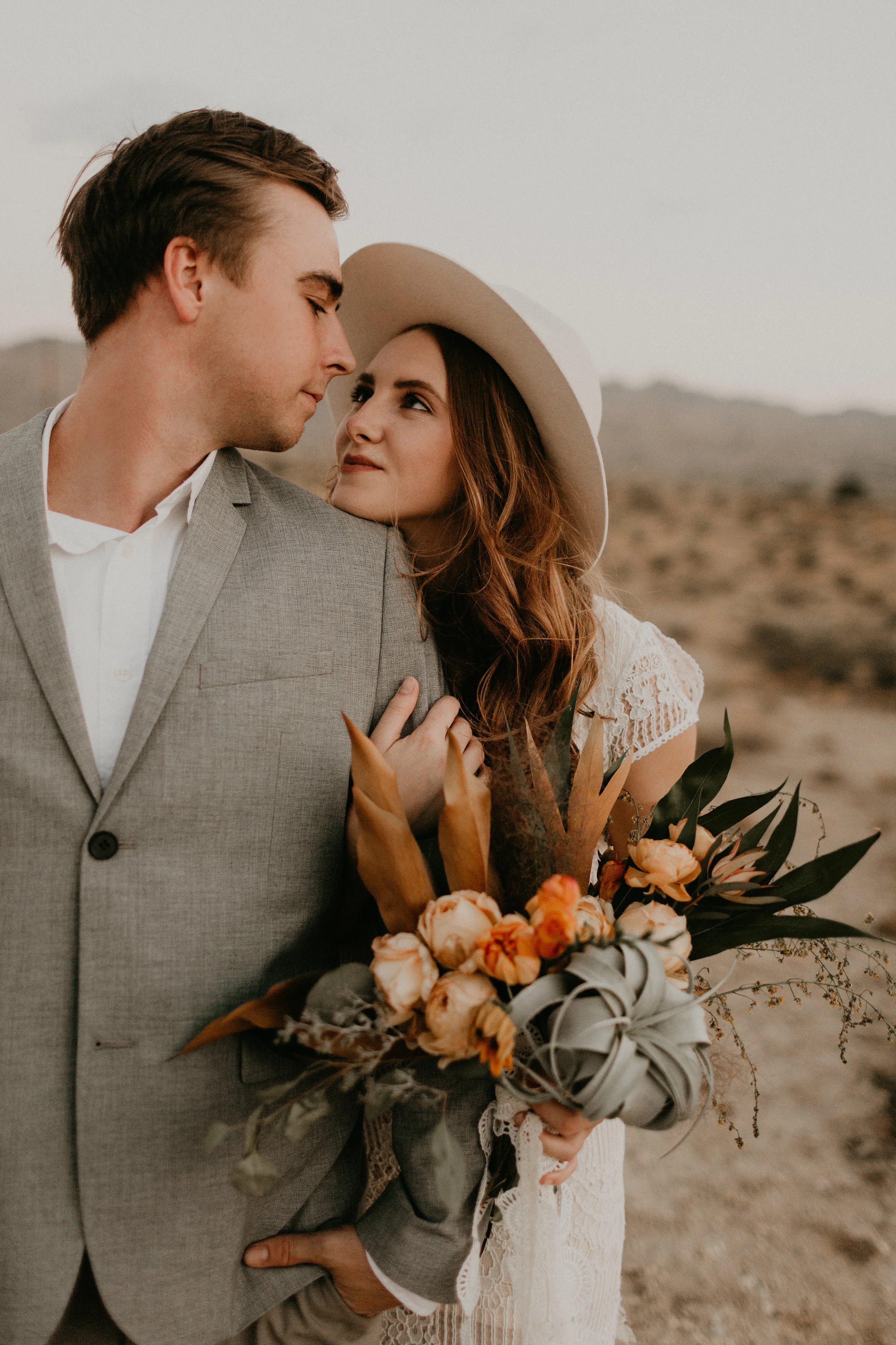 fall inspired airplant bouquet for desert elopement in joshua tree #lrqcfloral #airplantbouquet
