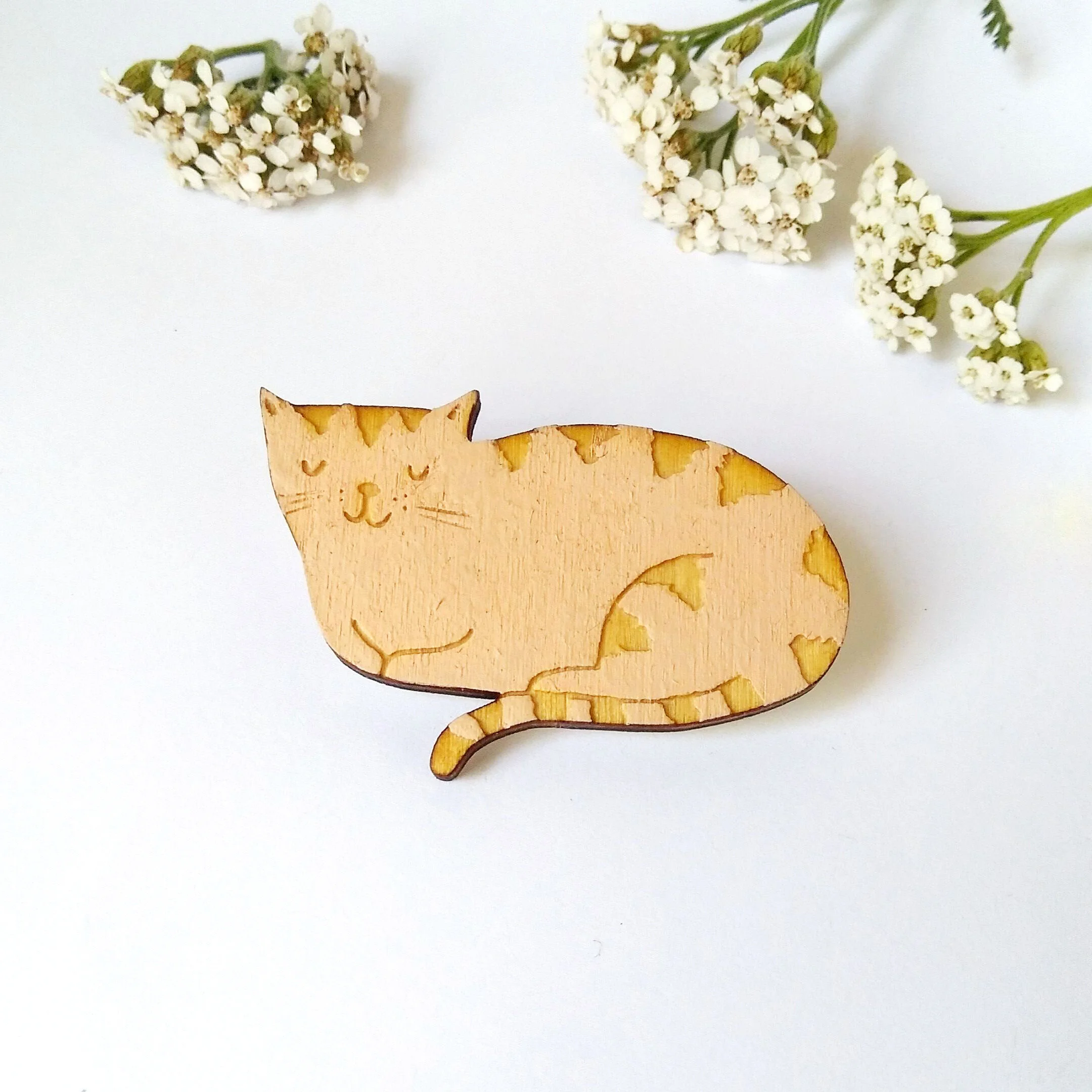 Sleepy Cat Brooch