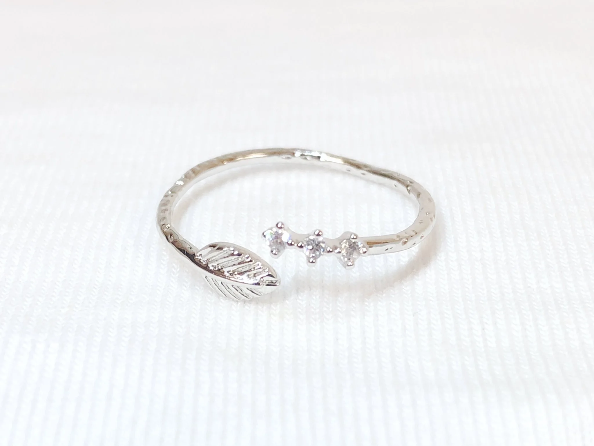 Mini Leaf and Crystals Ring