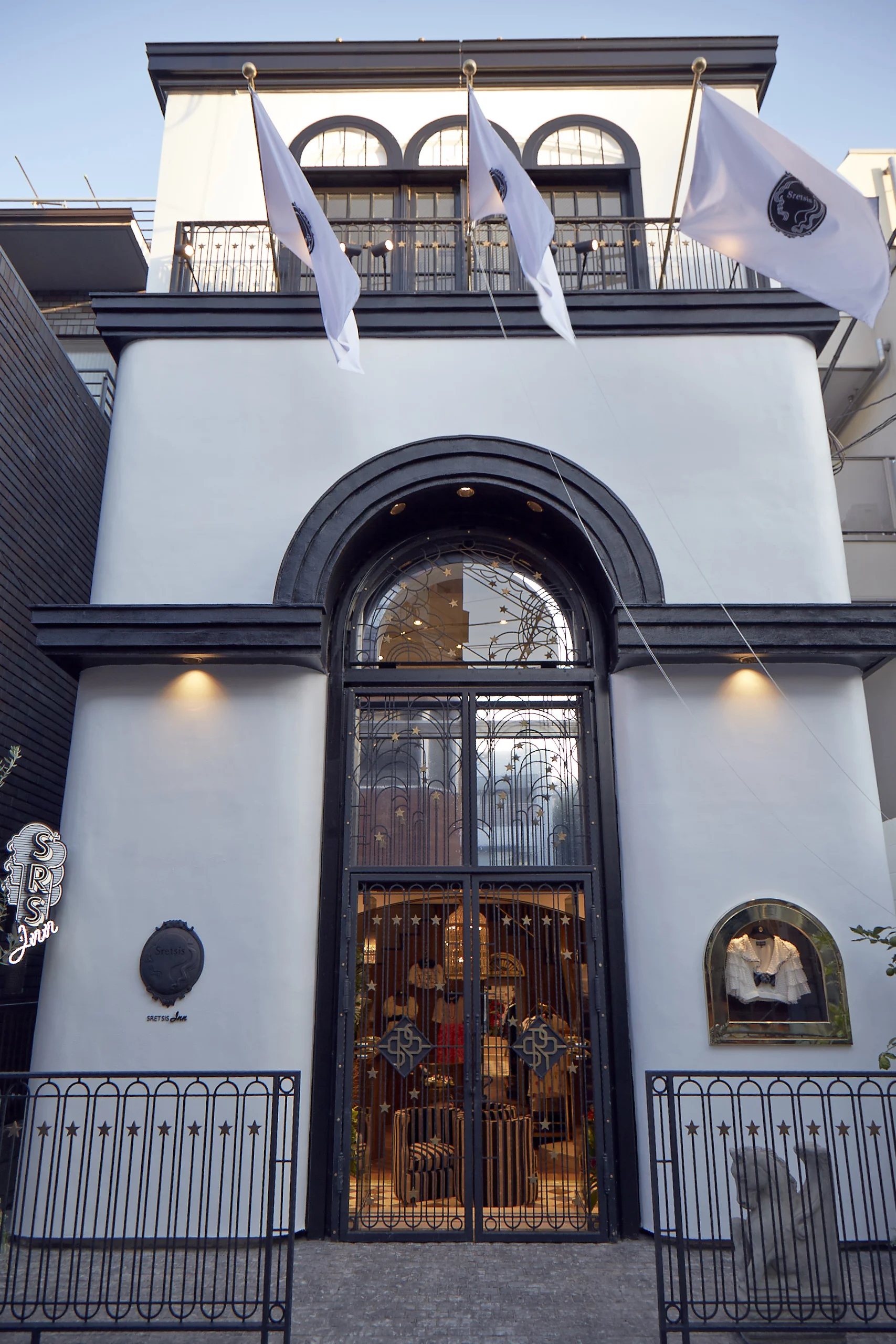 Sretsis Inn shop in Tokyo - Staff management & PR.