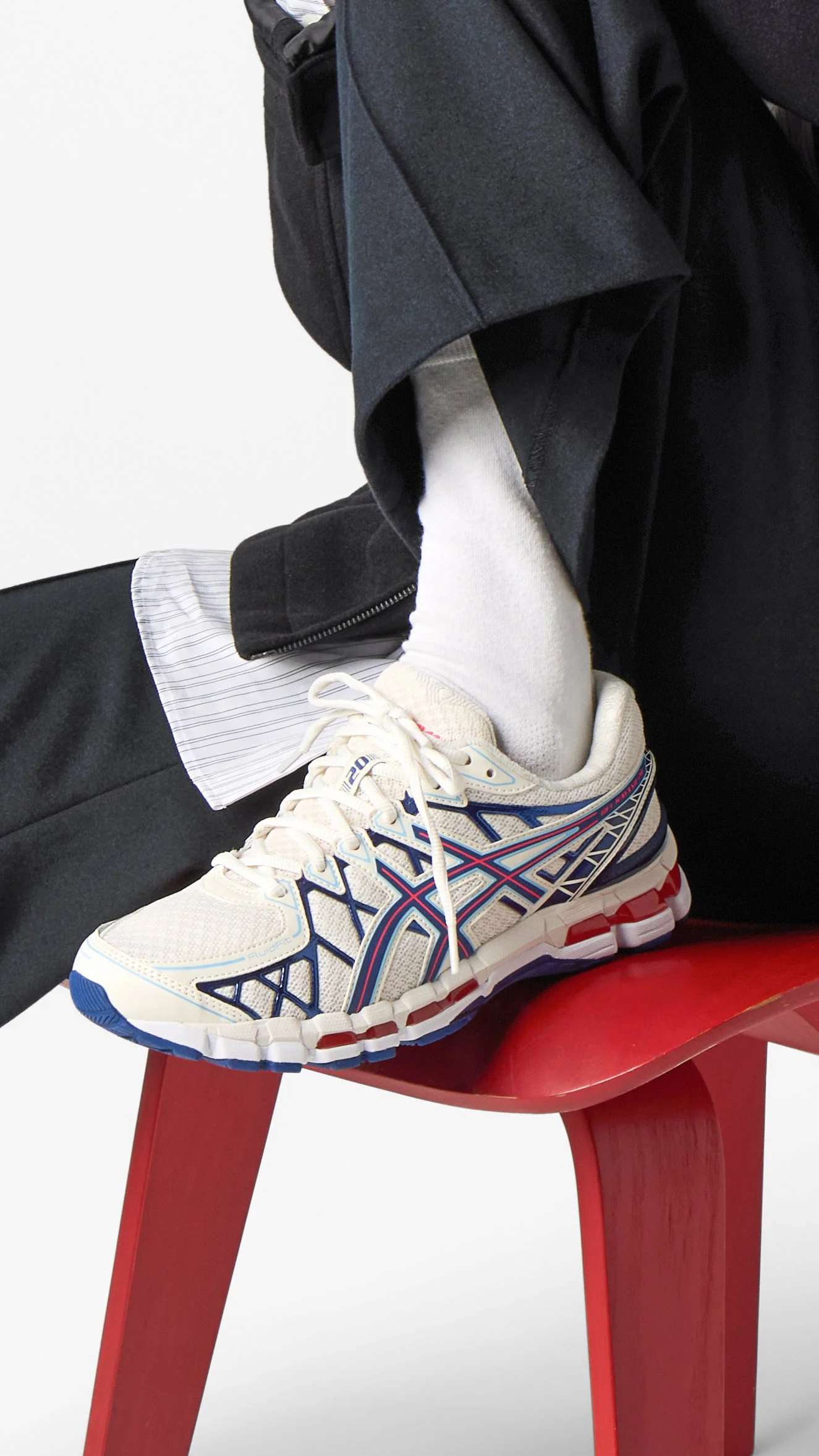 SS25_GEL-KAYANO-20_Highlight_1203A388_101_KAYANO_20_0821_1080x1920 copy.jpg