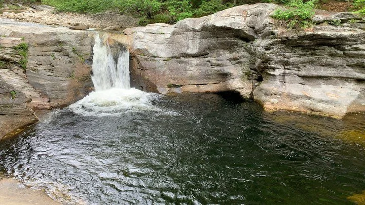 Maine has such beauty, you never know where you might see something like this!

#mainewild #maine #waterfall #naturalhistoryfilmmaking #mainefilmmakers