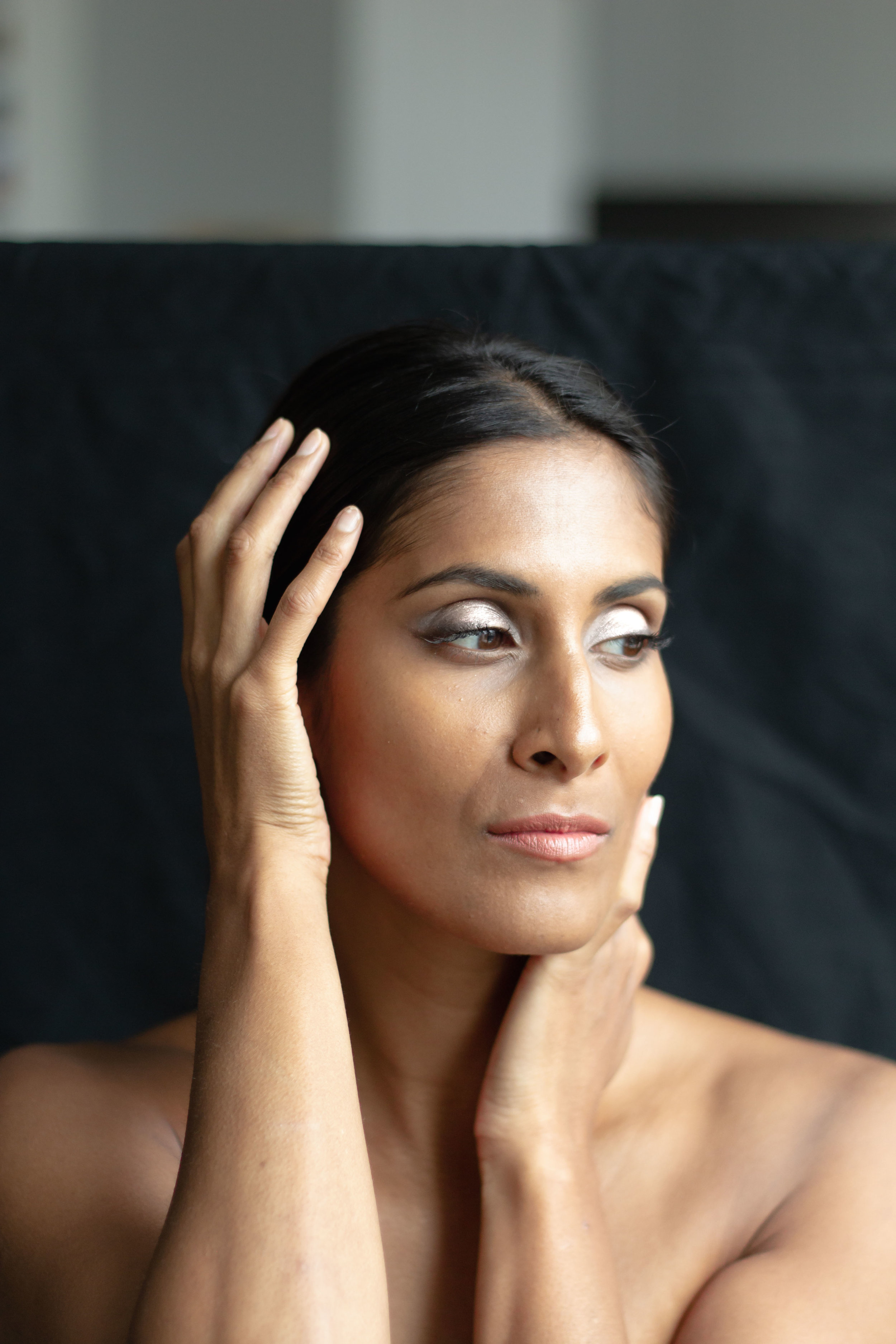 Spring-Beauty-Sparkling-Eyeshadow-Look-Portrait.jpg