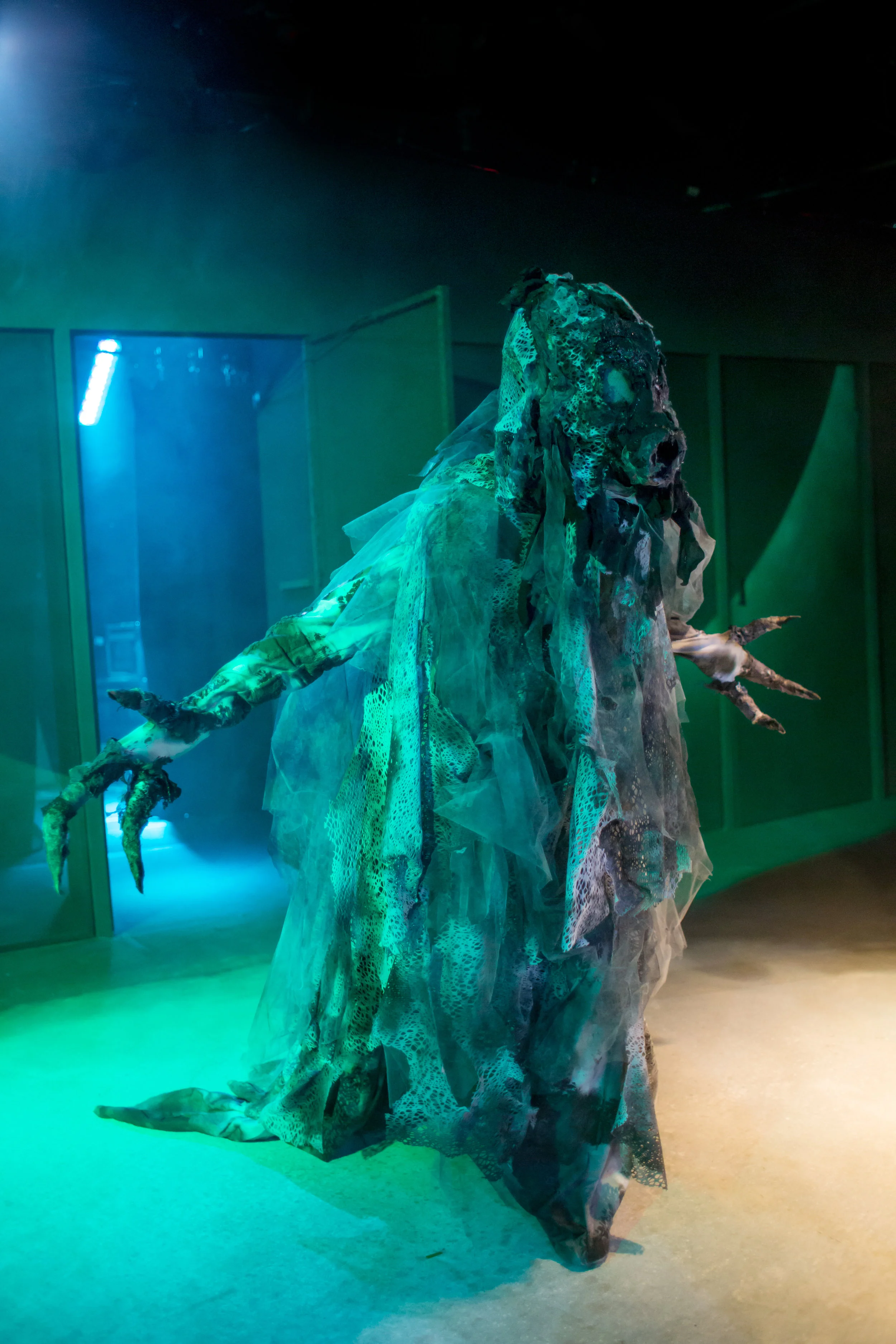 037-Thirteen-SetandCostume-┬®-HidetheShark.jpg