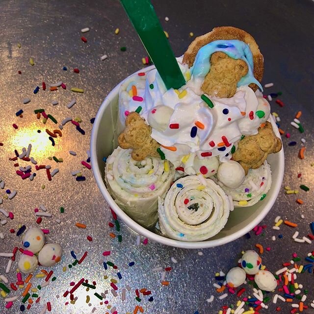 We are celebrating this BEAUTIFUL summer day with a fan favorite, the cupcake 🥳🧁
Be sure to roll on out to one of our THREE locations, Lawrenceville, Cranberry or Robinson, to fix your sweet tooth and cool down ☀️ #rolledicecream #pittsburgh #natur