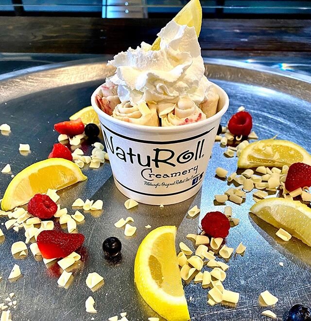 WEEKLY SPECIAL⚠️ 🍋Lemonade Stand🍋
Come cool off with this super refreshing treat! Our rolled ice cream is mixed with lemons, your choice of always fresh strawberries, raspberries, or blueberries, and some white chocolate. We love this special and w