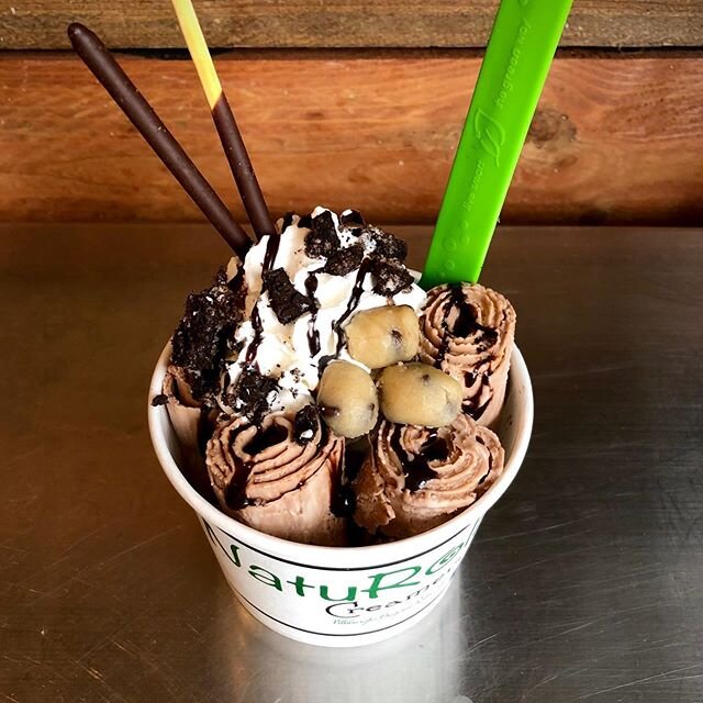 Life happens, chocolate helps! 🍫💚
Don&rsquo;t let the rain get you down. Check out to any of our three locations to get some delicious edible cookie dough, made by @saladasweets, rolled into your ice cream!. We added @oreo and chocolate sauce to th